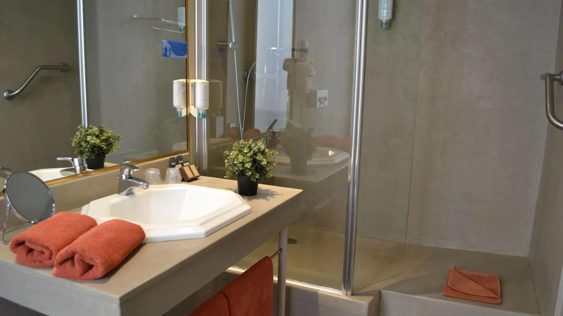 Saint Ferreol Hotel Marseille